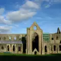 Абатството Тинтърн (Tintern Abbey)